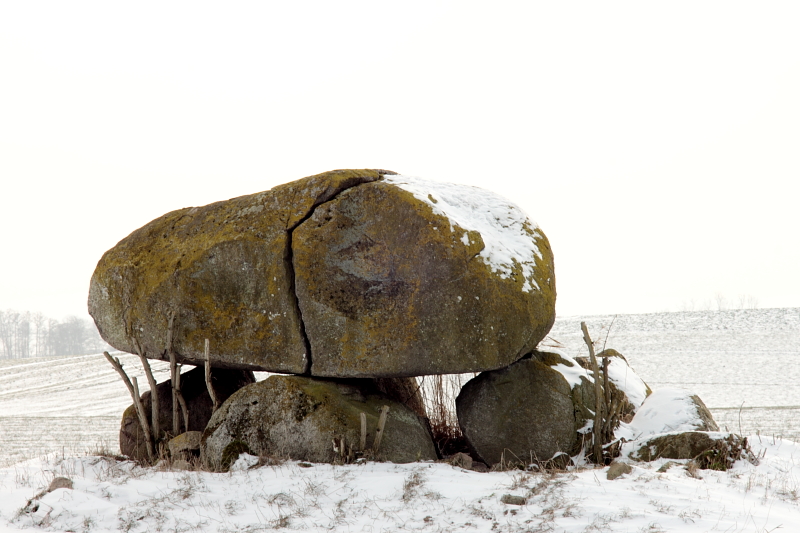 Großsteingrab im Winter