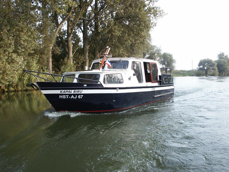 Hausboote Peene Stettiner Haff & Ostsee  Hausboot Kapal Biru Hausbootvermietung